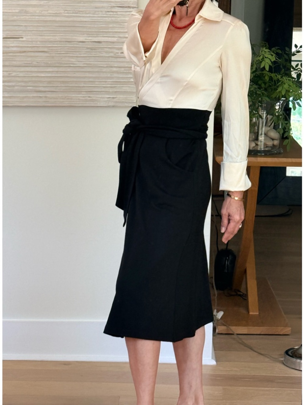 Diane Von Furstenberg Black Wrap Midi Dress with Self-Tie size 6 - Picture 4 of 13